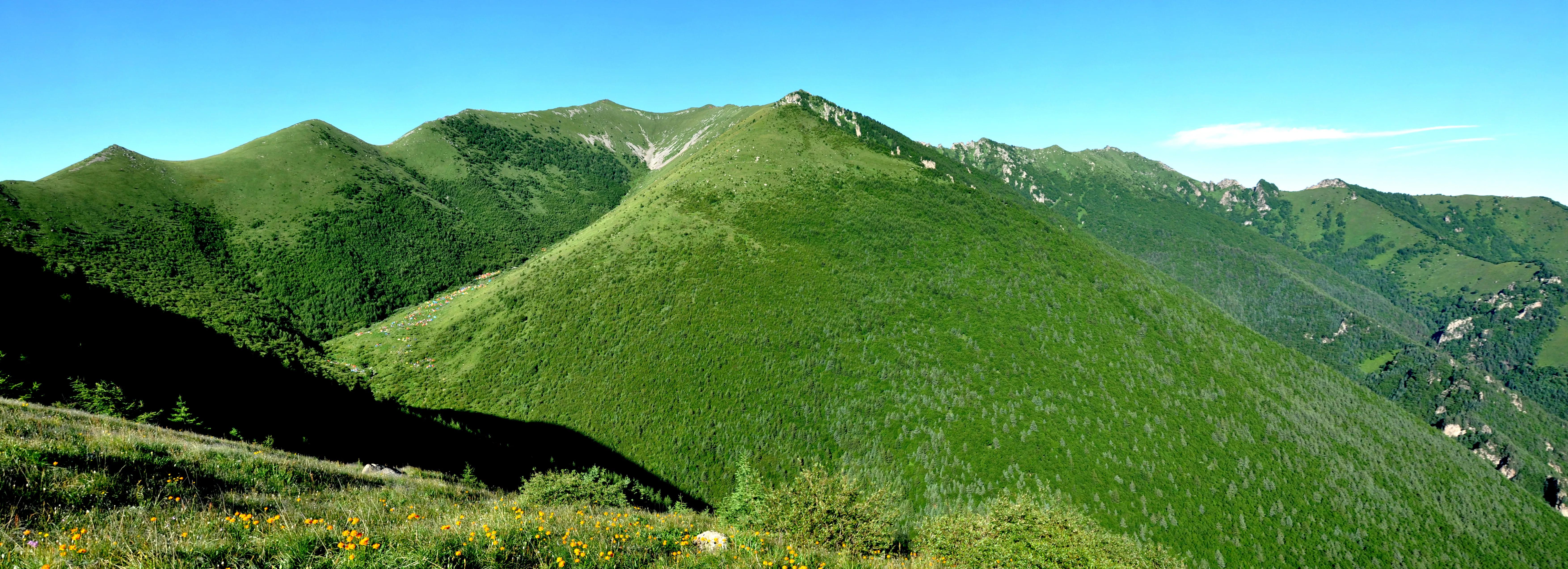 河北最高的小五台山晴空万里,河北的最高山峰小五台山海拔多少