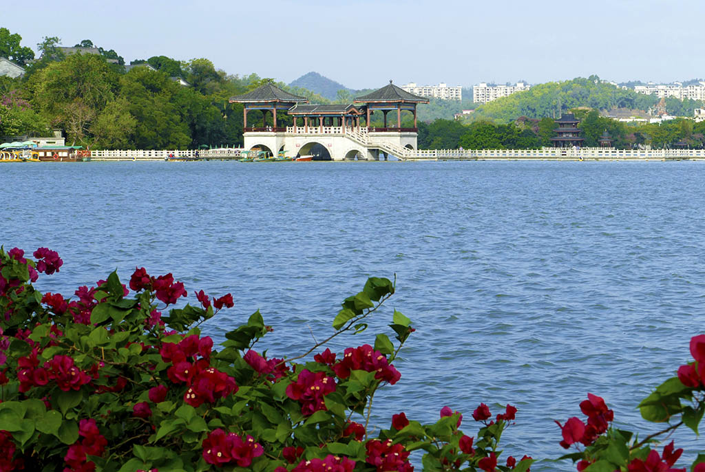 惠州西湖苏东坡小妾墓,惠州西湖和苏东坡有什么关系