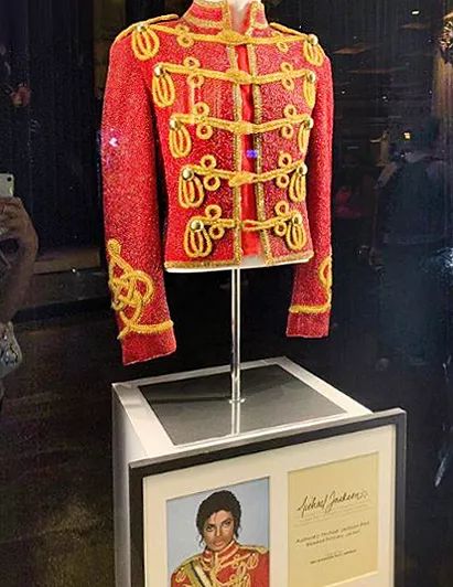 听迈克尔杰克逊的歌看乔丹打球,还会有人在听迈克尔杰克逊吗