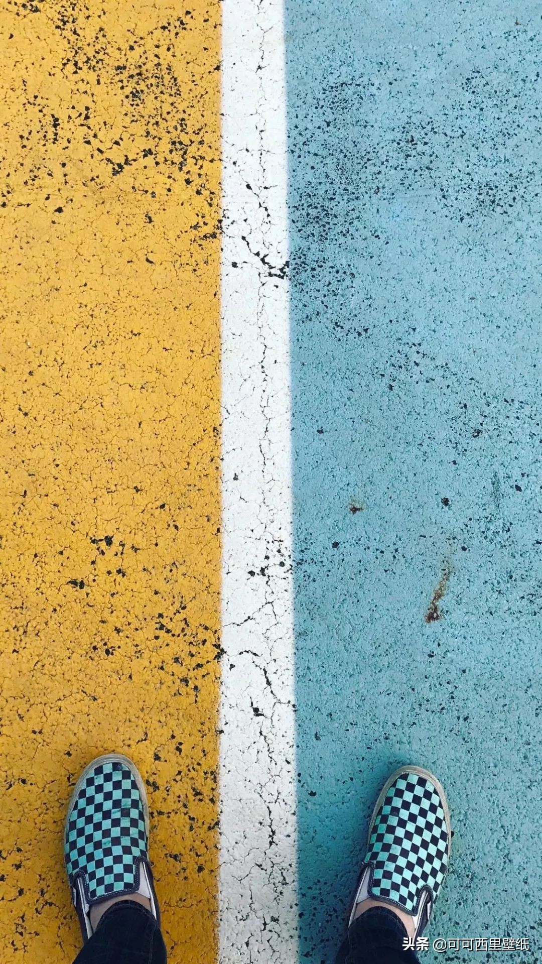 最近比较火的微信聊天背景,微信聊天背景黑了怎么调回来