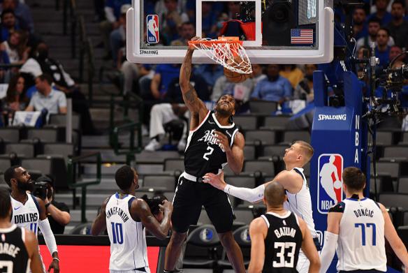 伦纳德招牌动作中投,伦纳德极限后仰绝杀走步