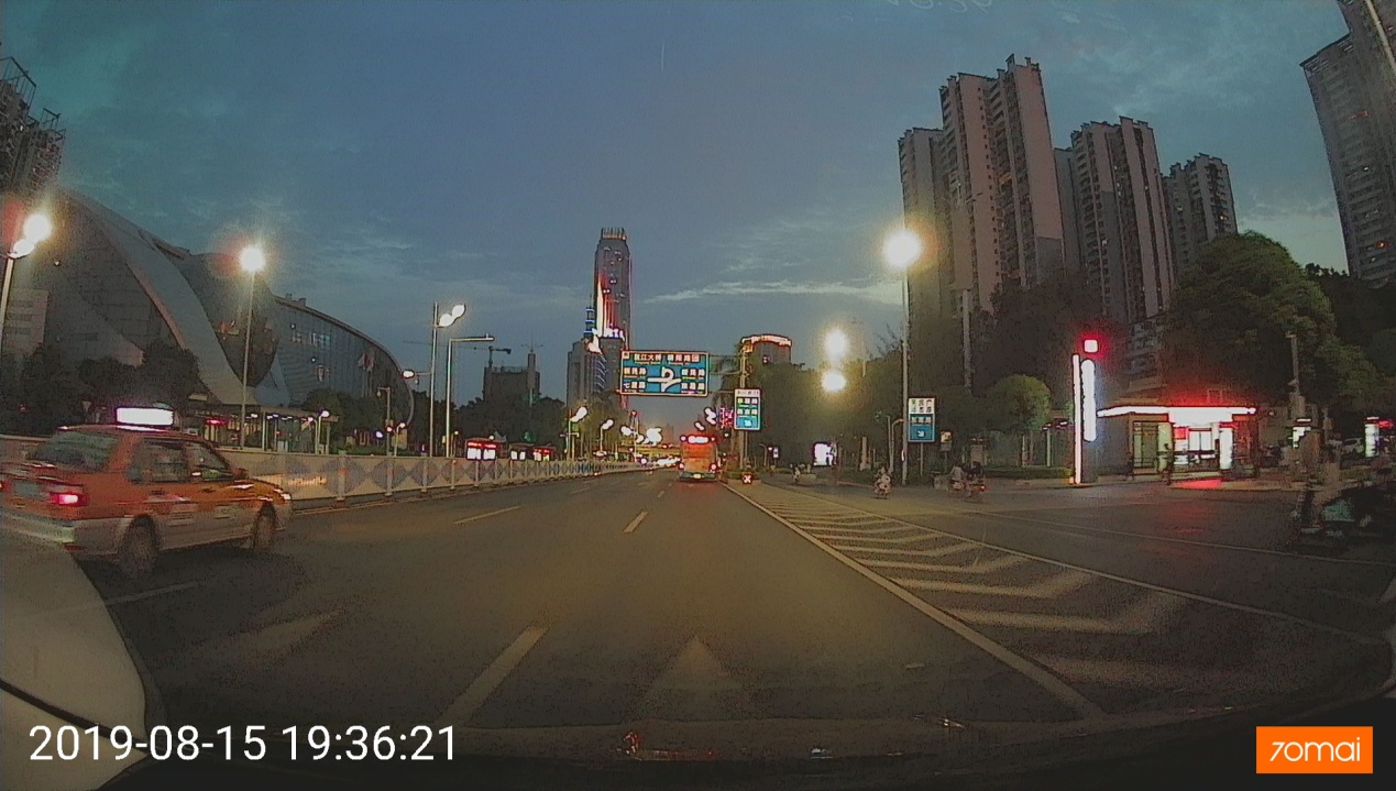 70迈智能后视镜梦想版评测,70迈智能后视镜和梦想版区别