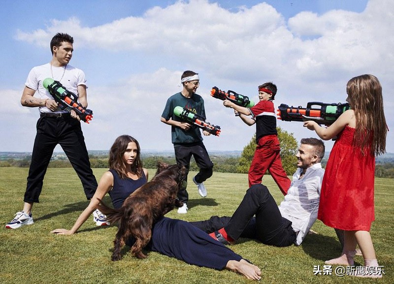 小贝儿子踢足球,贝克汉姆小七小时候