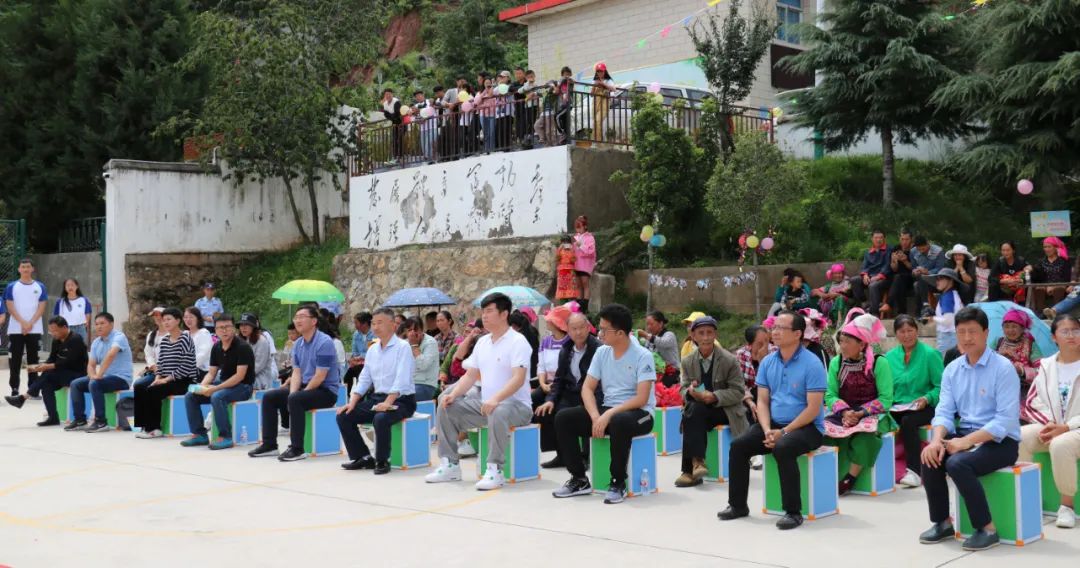 这个暑假，这群临时家长走进大山深处为爱增色