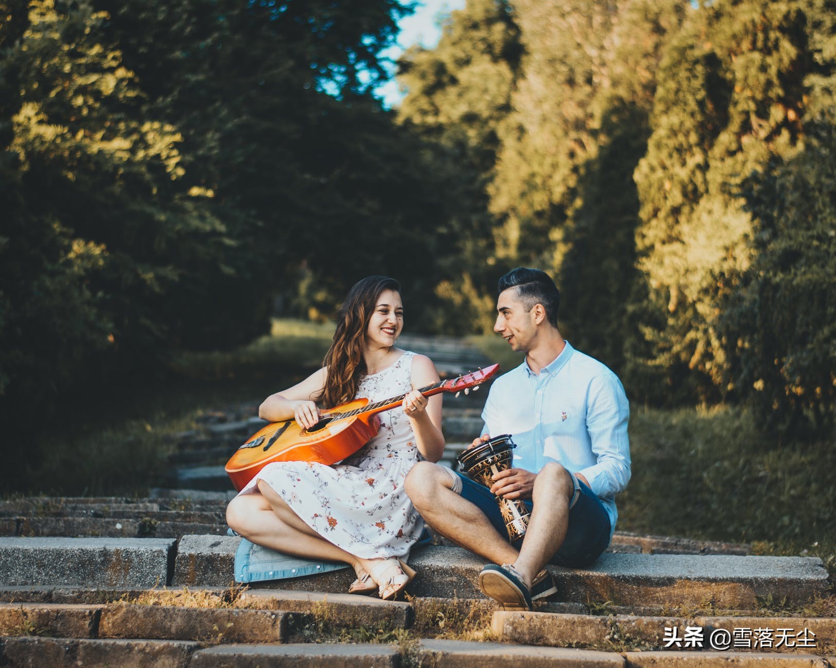 女人想和你微信聊天是什么心理,女生聊微信有意无意的避开你