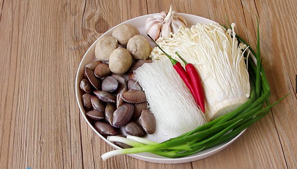 花甲粉丝家常做法可以放烤箱里面,想吃花甲粉丝自己在家也可以做