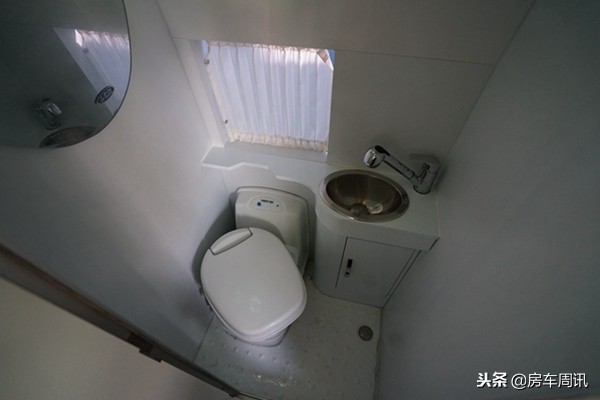 可下地库的福特新全顺b型房车,最便宜的福特新全顺b型房车