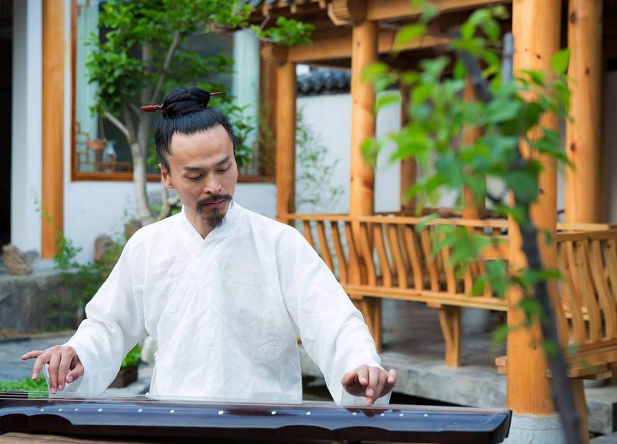 道士出这样的一个上联：春天*梦春**何时醒！小男孩对出下联