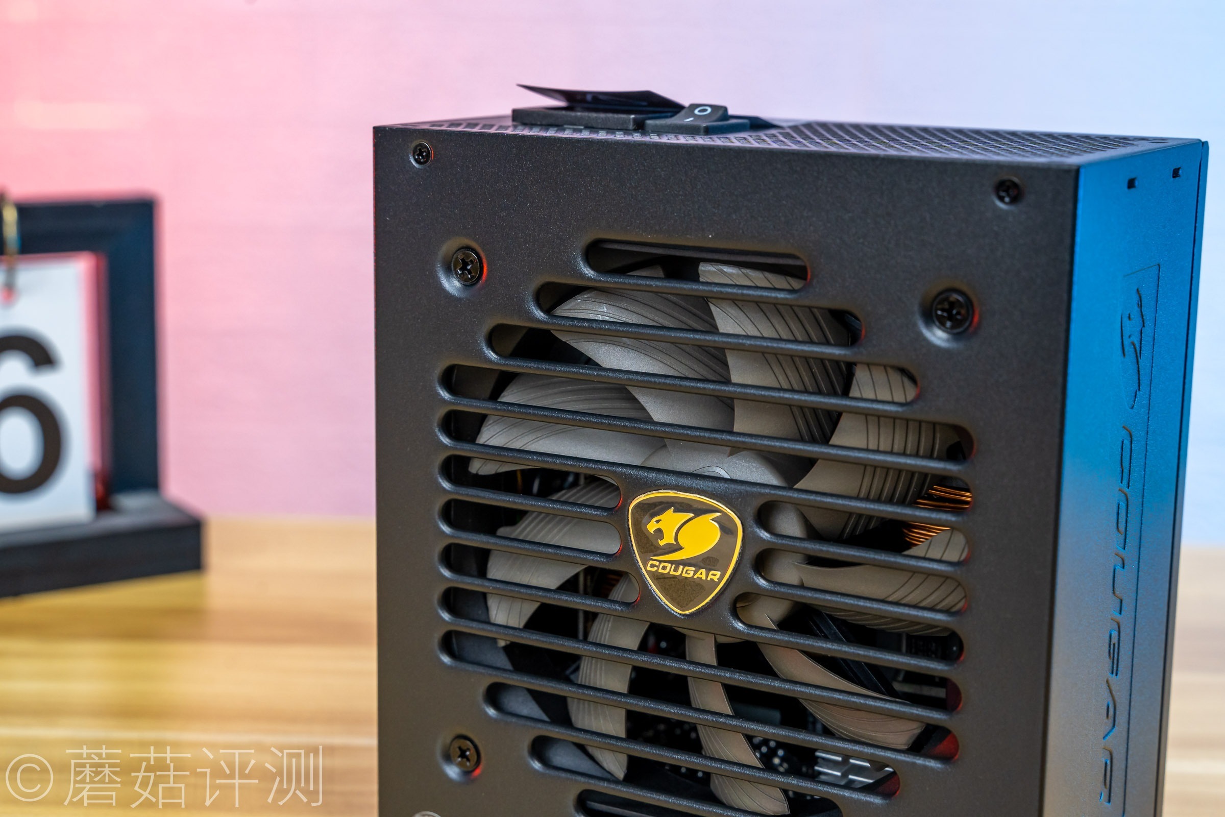 骨伽gex750w金牌全模组,骨伽gex650电源和安钛克哪个好