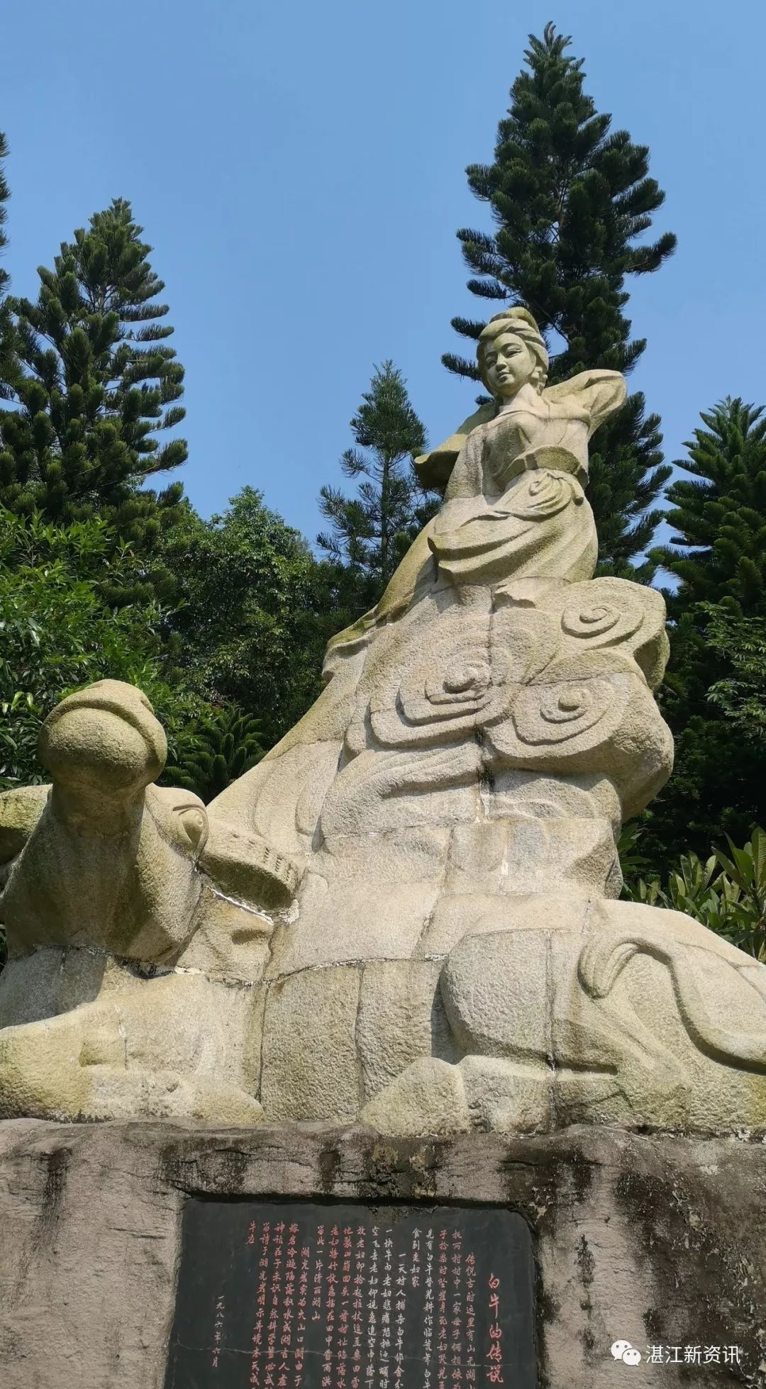 蓝天白云湖面碧波荡漾天然氧吧,湖光岩大自然天然氧吧