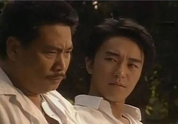 周星驰离我远一点片段,周星驰离歌片段