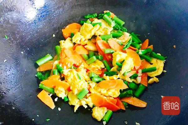 它是“蔬菜之王”，价格虽贵，遇见总要买，清热减肥，春天最鲜嫩