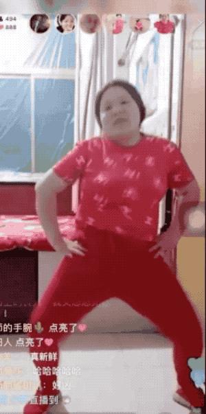 别骂了！靠放屁，抠鼻，舔葱走红的“郭老师”，其实挺可怜的