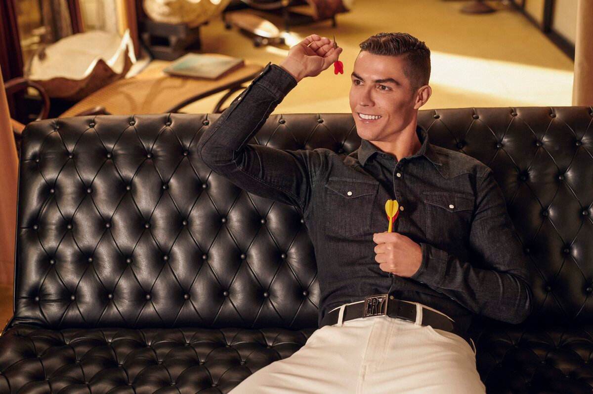 c罗在足球上的收益,c罗足球过人