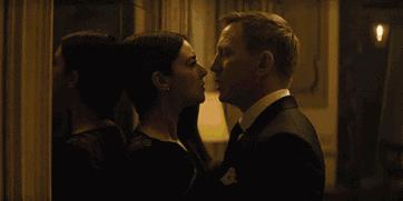 她是全球公认的最性感女神：“裸露”却不情色的人间*物尤**