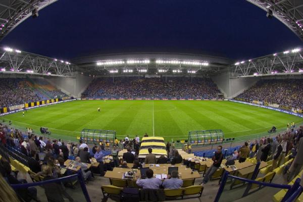 哪些球场可以全封闭,全球有多少个高尔夫球场