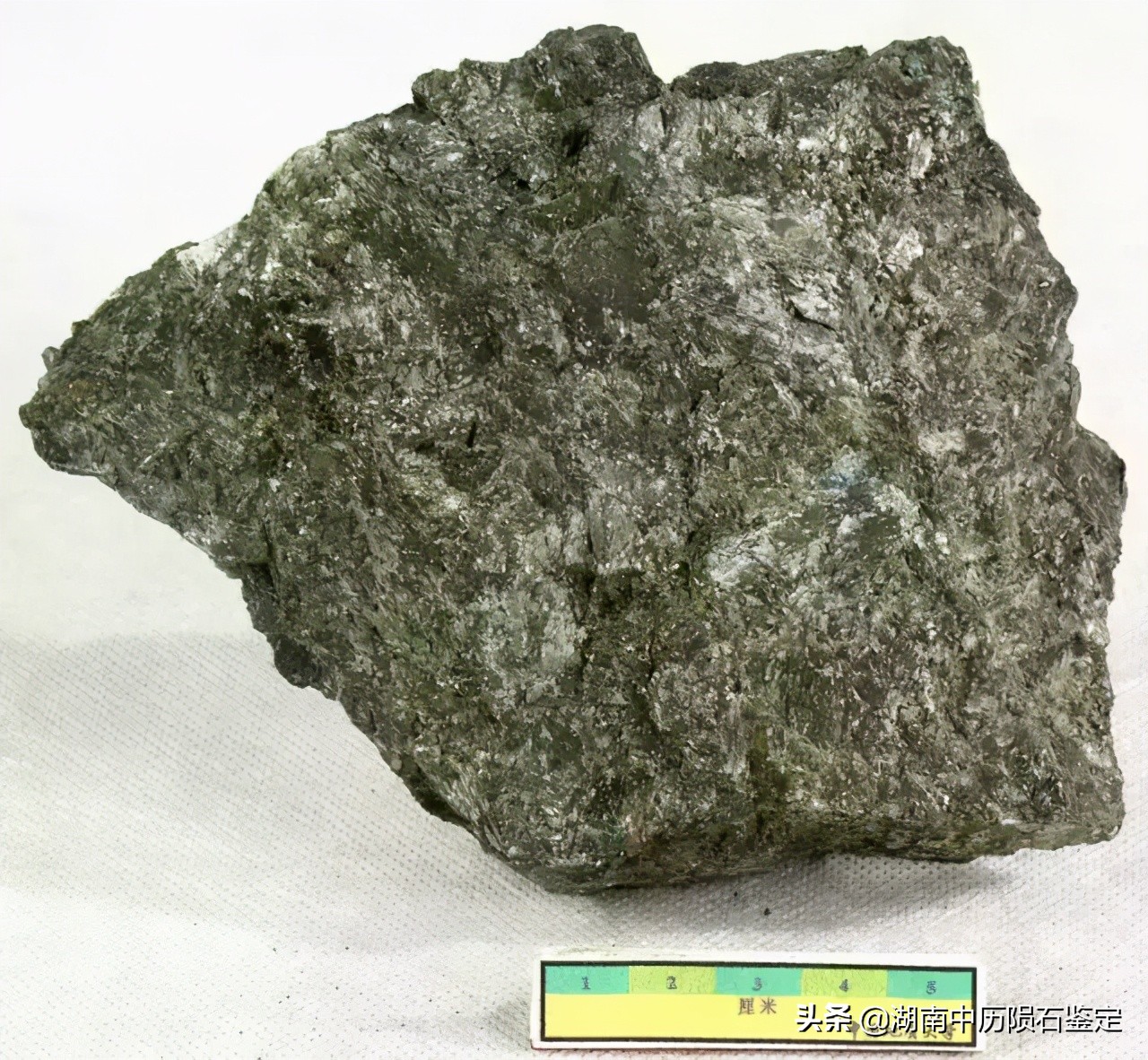 月球陨石与地球矿石的区别,月球陨石和矿石有什么区别