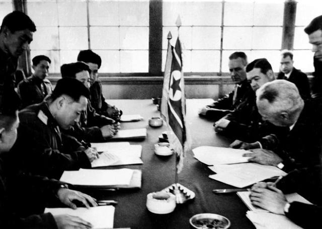 李承晚一意孤行扣押战俘，毛*东泽**急电彭德怀：再歼灭南韩伪军万名