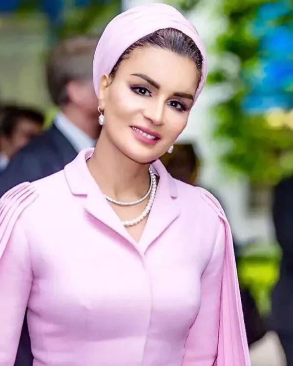 卡塔尔王太后莫扎最宠爱的孩子,卡塔尔皇太后与英国女王