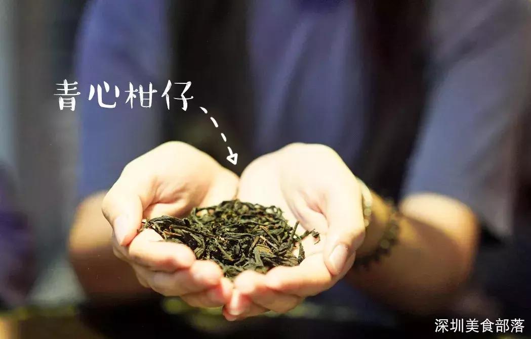 跨世纪的黑砖奶茶店，每天卖30块“金条”