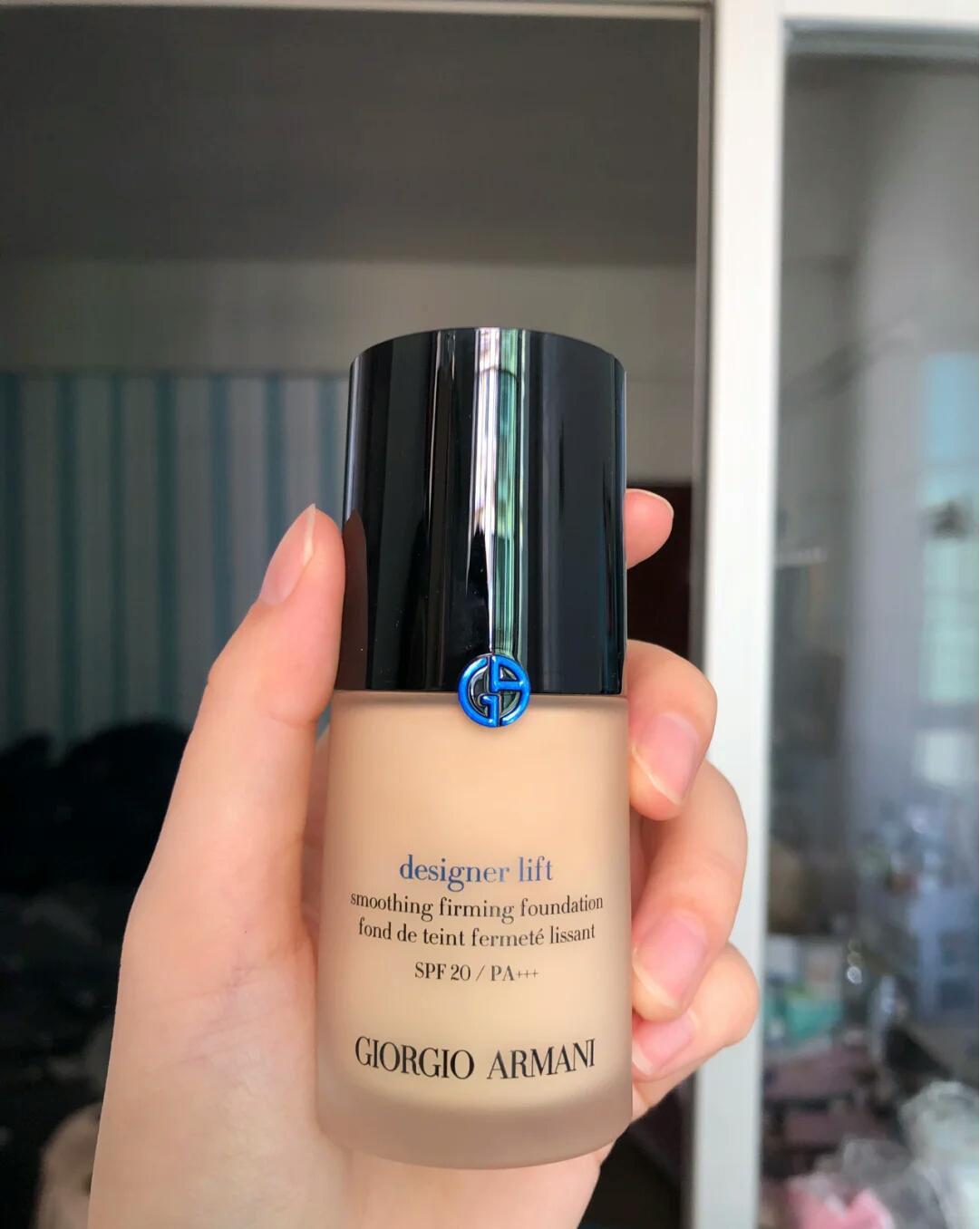 阿玛尼粉底液和虫草粉底液哪个好用,雅诗兰黛粉底液沁水遮暇效果