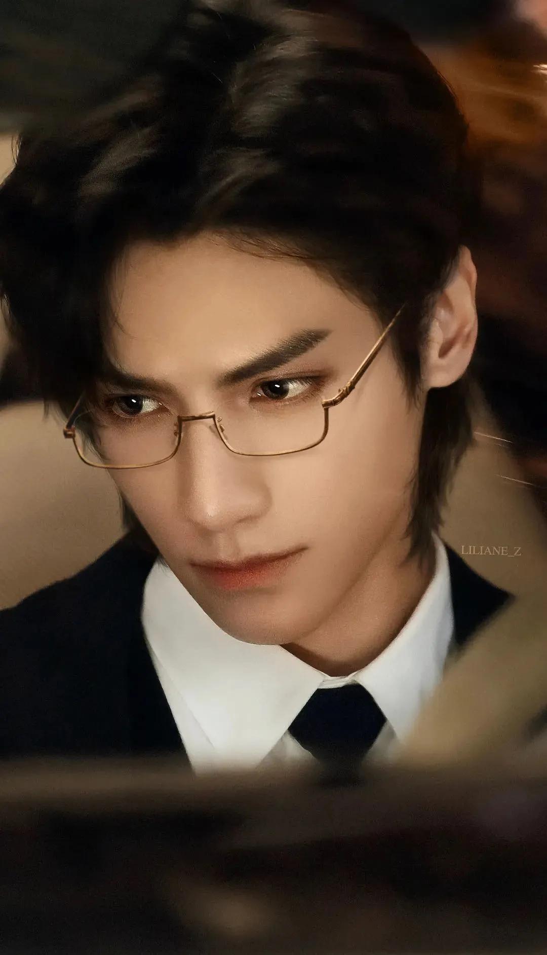 哪个男星演的狐狸精好看,长得像狐狸精的男明星