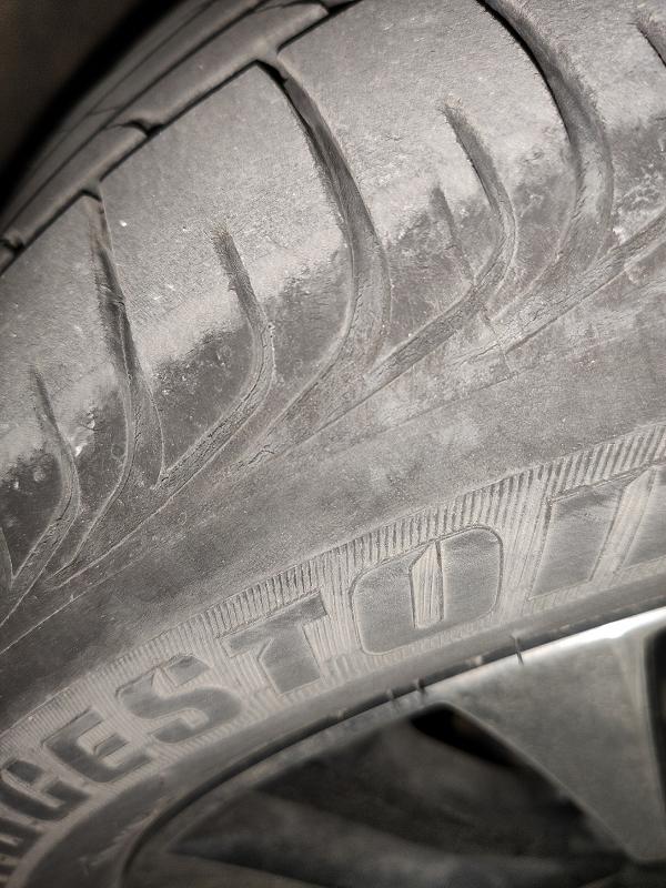 新款卡罗拉轮胎开裂,卡罗拉2018年轮胎侧面很多小裂纹