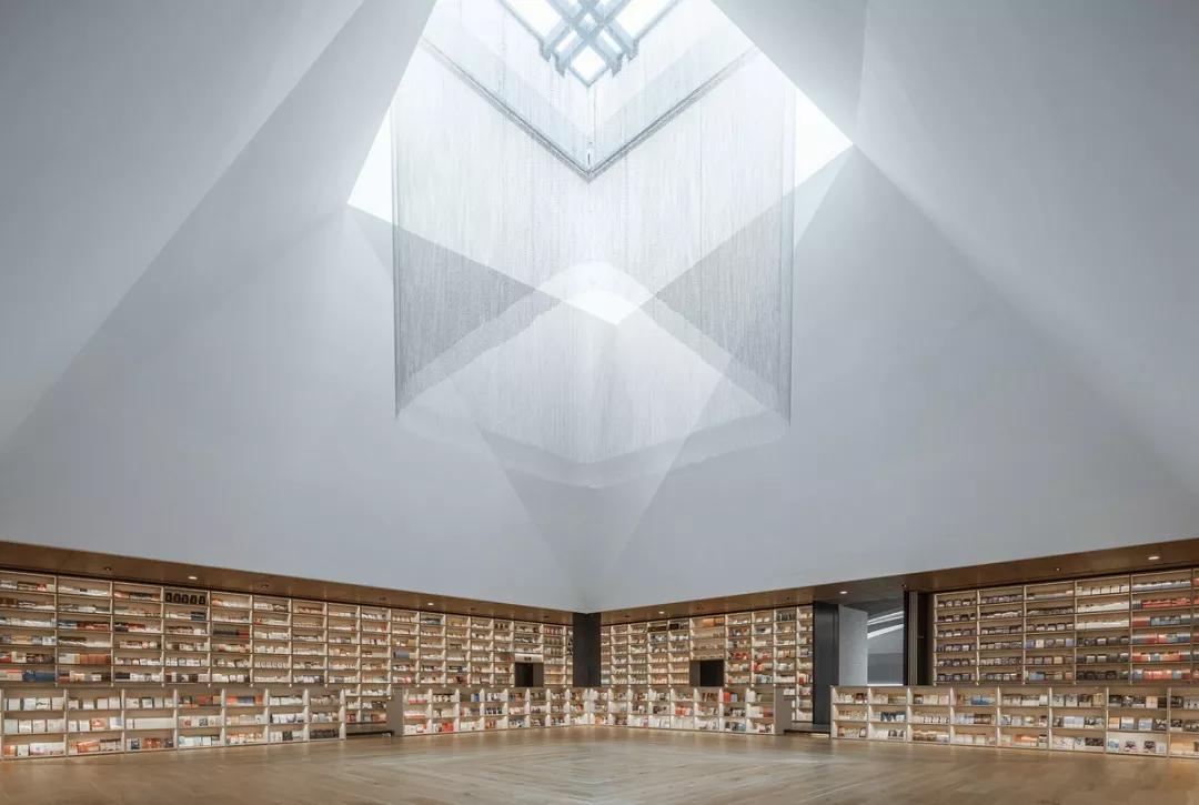 一起去看，藏在沣东自贸新天地里的“最美书店”！