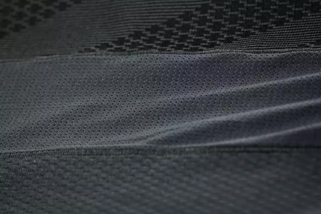 王的新衣,阿迪达斯官网羽毛球速干衣