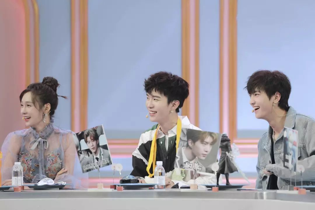 杨颖跟范丞丞同框的照片,杨颖和范丞丞摆pose