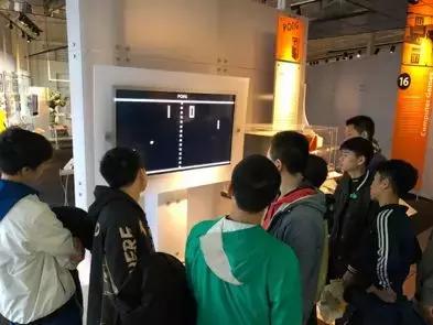 这帮人要策划去斯坦福大学玩机器人，就是价格小贵，心痛