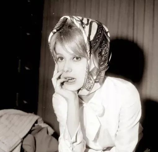 最喜欢的一条爱马仕丝巾,时尚必备独特设计的基础丝巾推荐