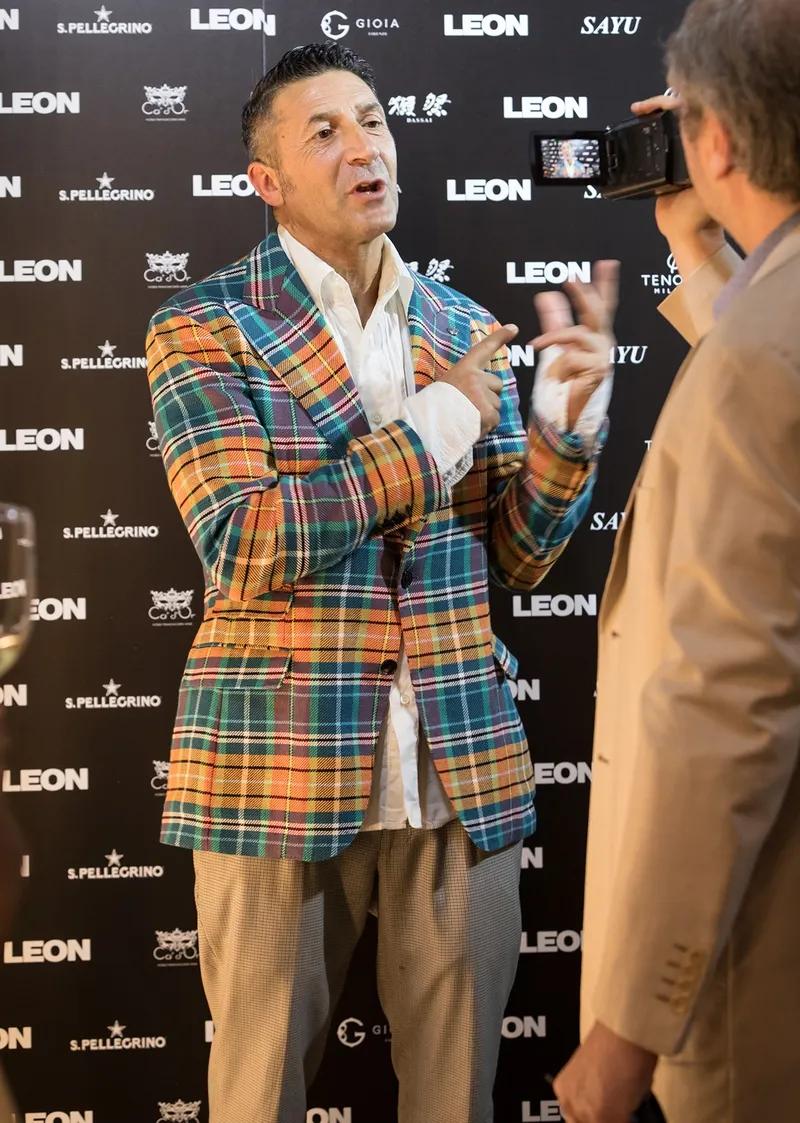 鍙洂鍙敎鐨勬尝澹】,鍙洂鍙敎绉佹埧缇庨