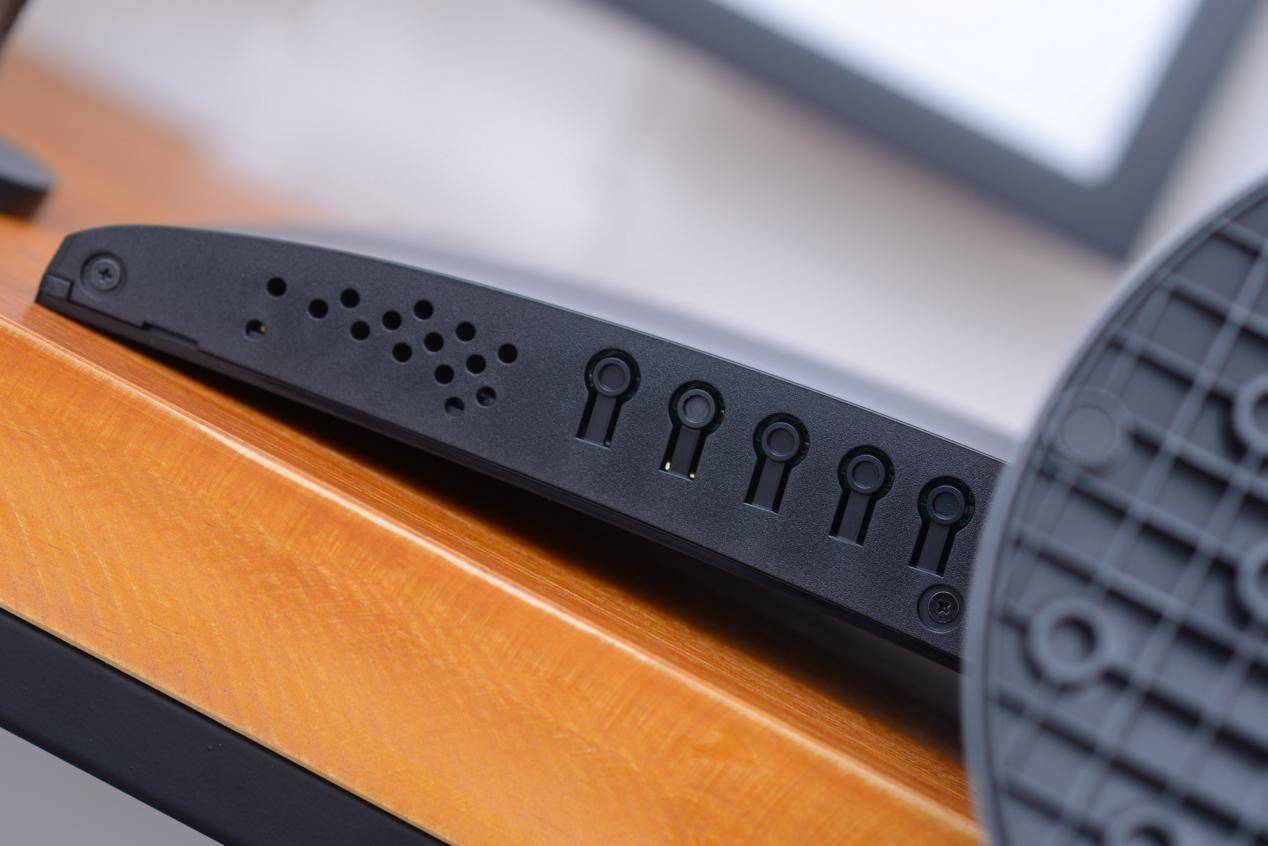 hkcc240显示器背部接口,hkcc240显示器怎么样