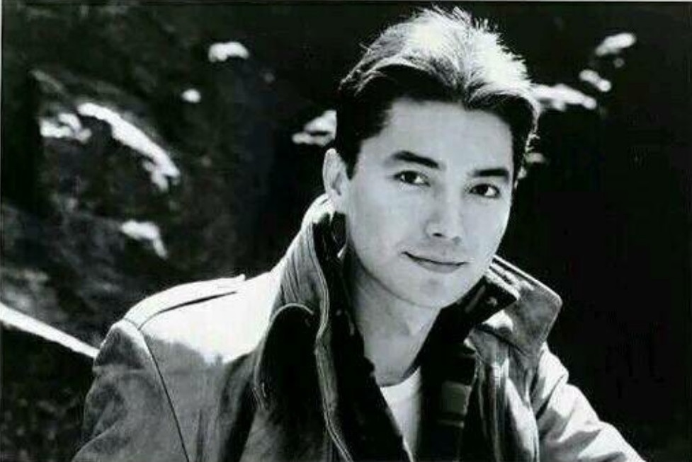 尊龙这才是亚洲颜值之巅峰,被称为亚洲第一美男尊龙