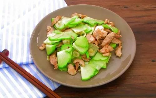 肉片佛手瓜的最佳吃法,肉片佛手瓜汤的家常做法