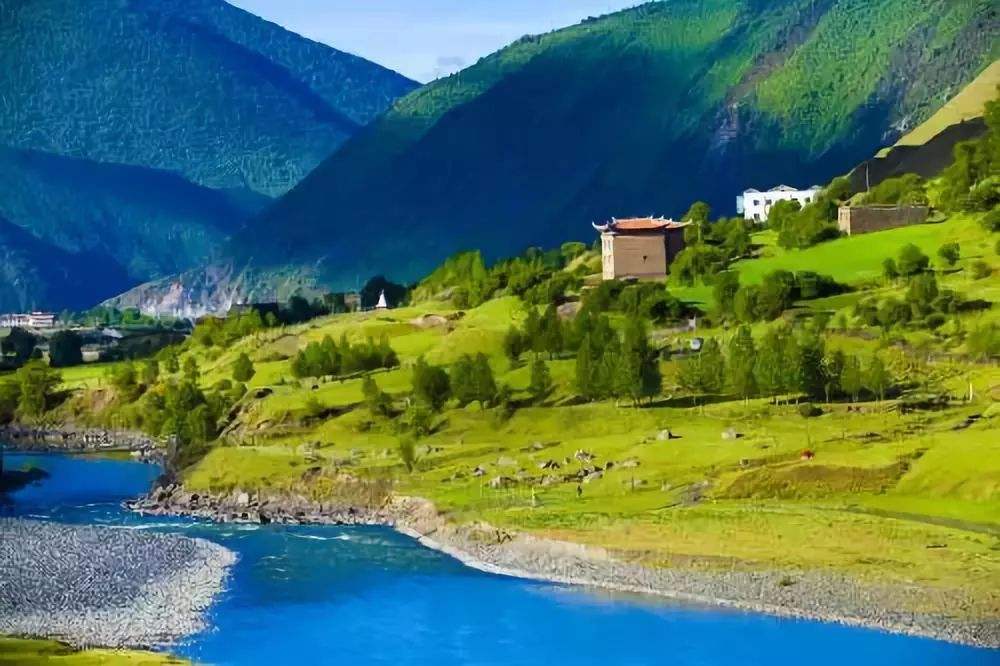 川西旅游秋季最美风景是哪里,川西旅游必去的十大景点有哪些