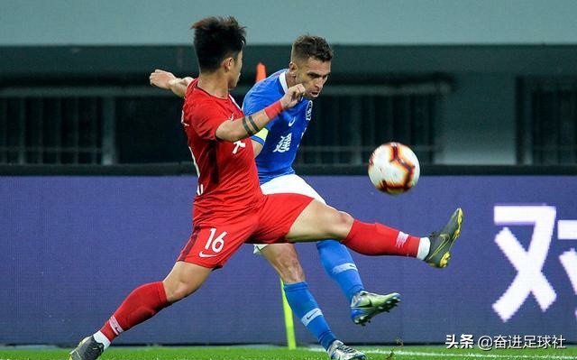 李玮锋天津泰达集锦,李伟峰谈天津足球