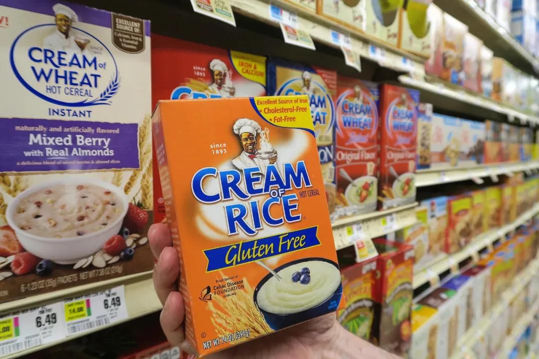 黑人反歧视抗议者终究盯上“黑人牙膏”。黑人牙膏：我太难了