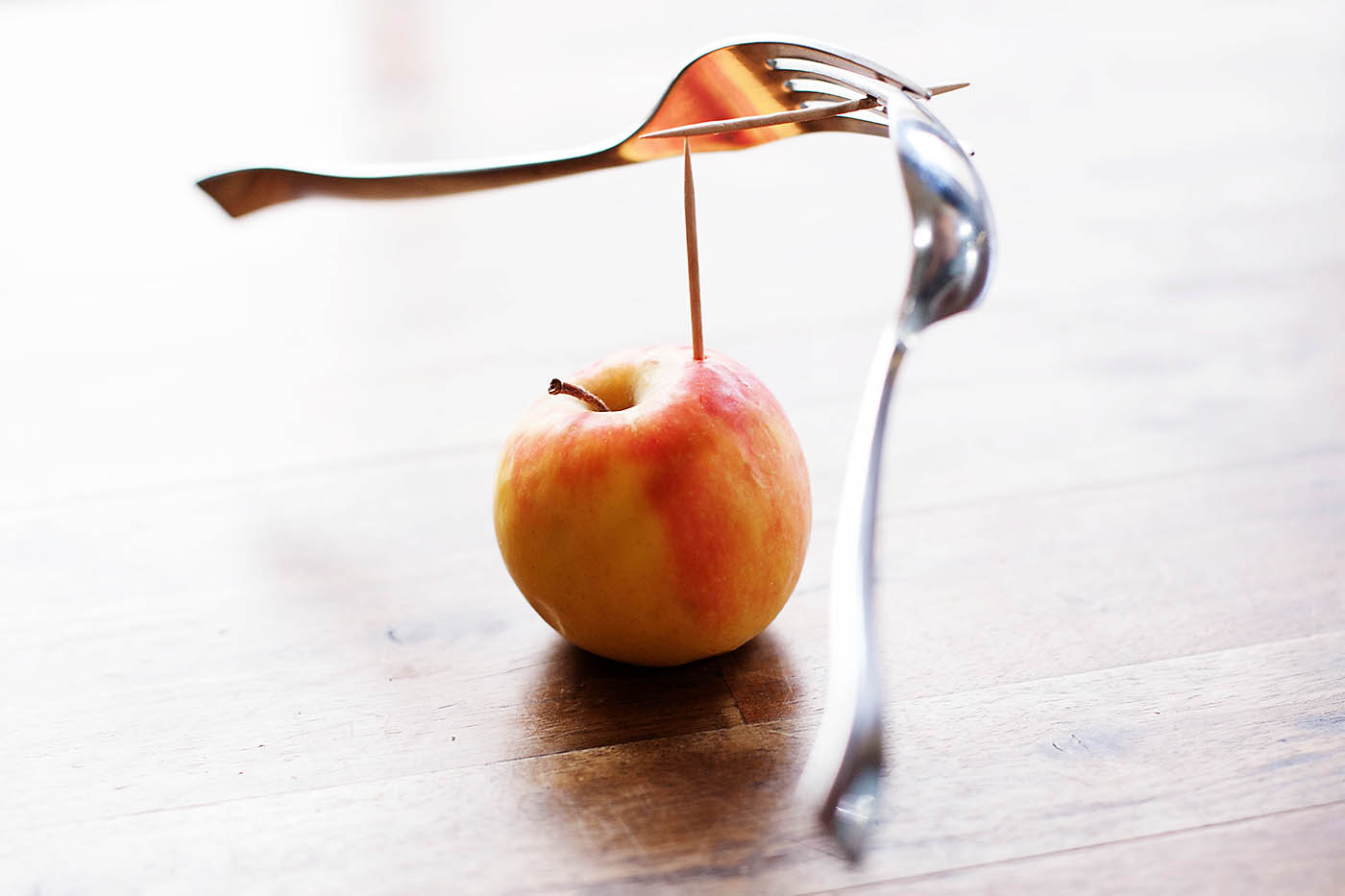 集会上最简单的魔术表演,集会魔术教学牙签