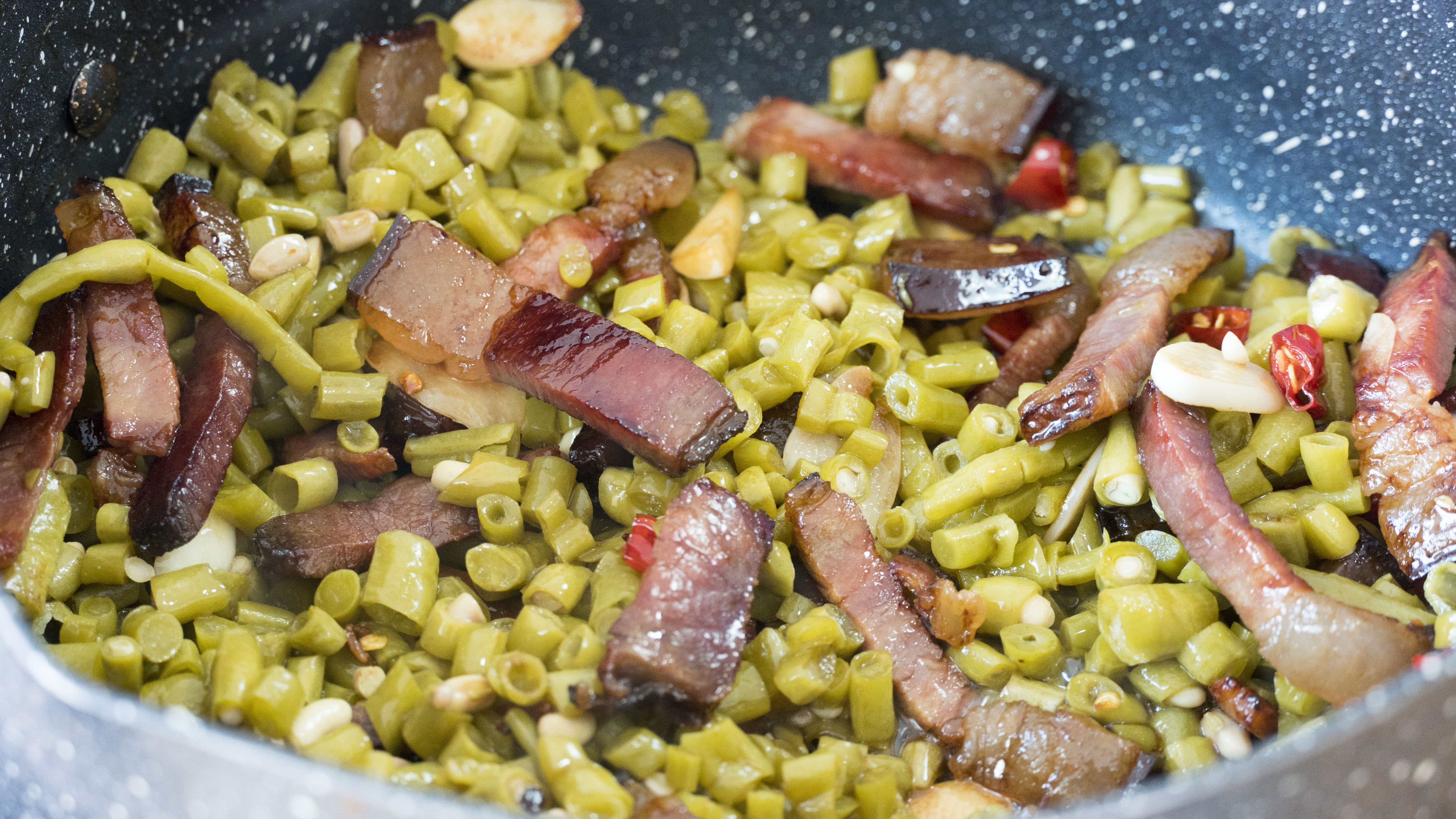 水瓶做酸豆角的方法,矿泉水瓶腌豆角的家常做法