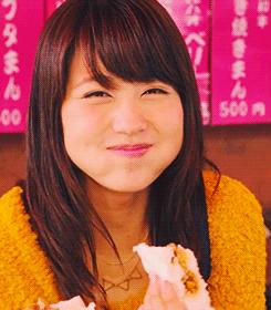 脸大的女生适合哪种脸型,女性脸有4个特征是富贵脸