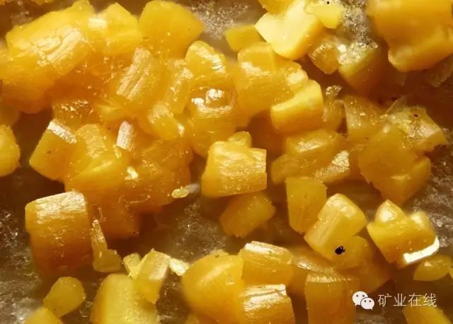 常见的矿物岩石有哪些,4种最常见于岩石里的矿物