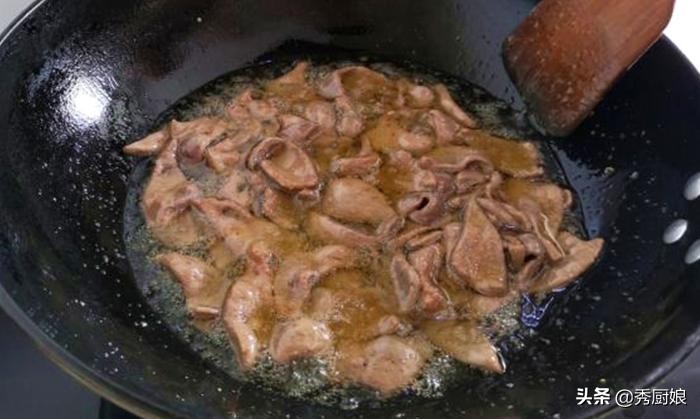 炒猪肝要不要用开水捞一下,炒猪肝别直接下锅