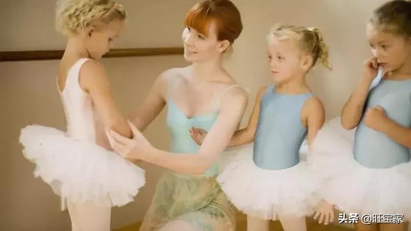 林允儿天使照,林允儿o型腿怎么变直的