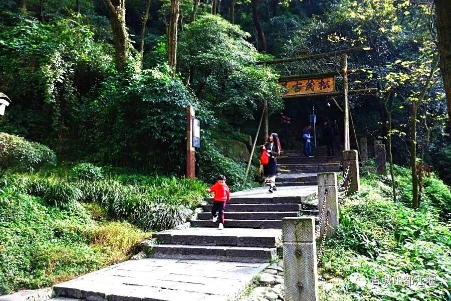 在古村落拍照怎么摆姿势好看,在古堰拍照姿势