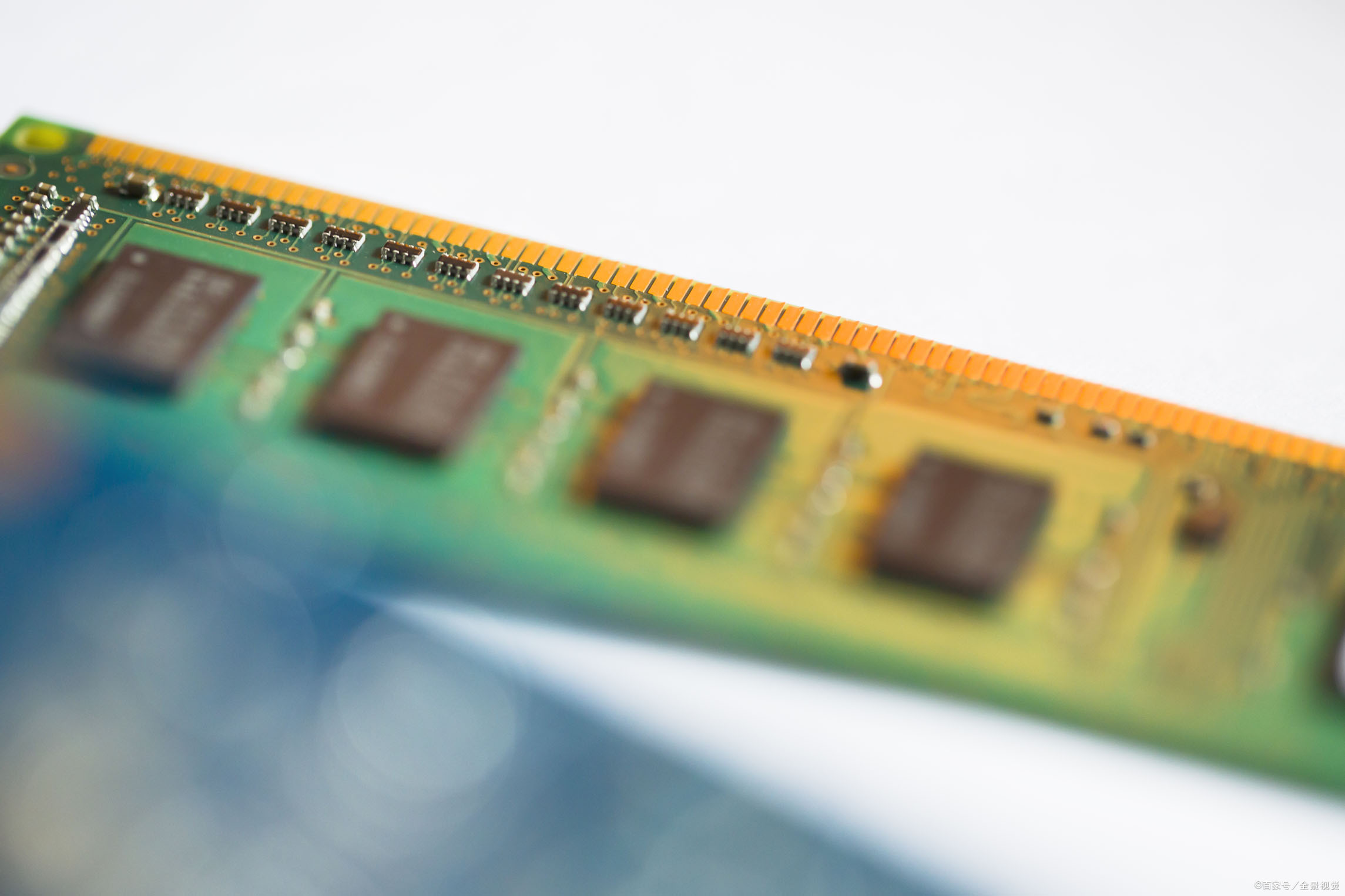 内存最大频率取决于cpu还是主板,电脑内存是主板决定还是cpu决定