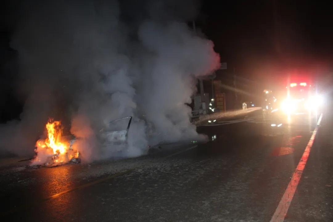 夏天车子自燃一定要注意安全,冬季是车辆自燃的高发期