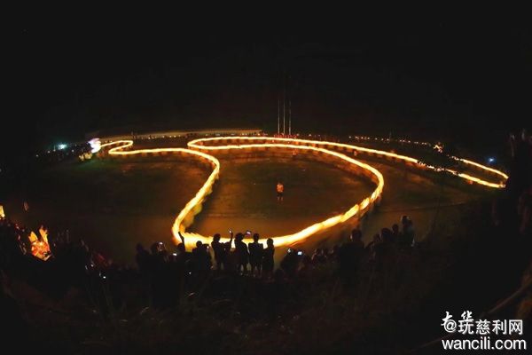 慈利龙潭河龙灯,慈利400米板板龙灯有多震撼