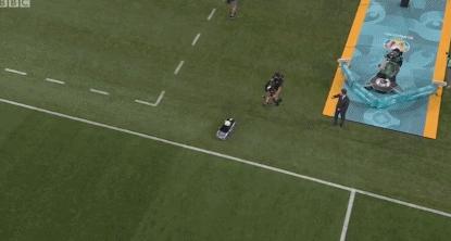 欧洲杯被冤枉的越位球,欧洲杯援助商闹乌龙